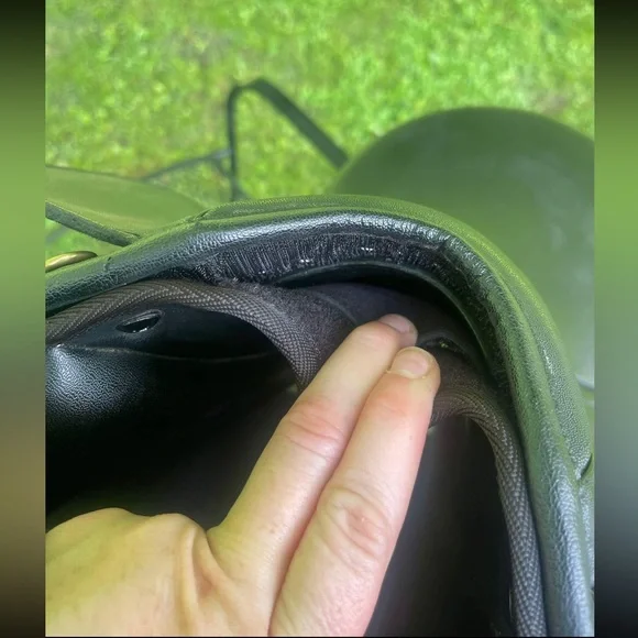 Wintec dressage saddle - Picture 4 of 5